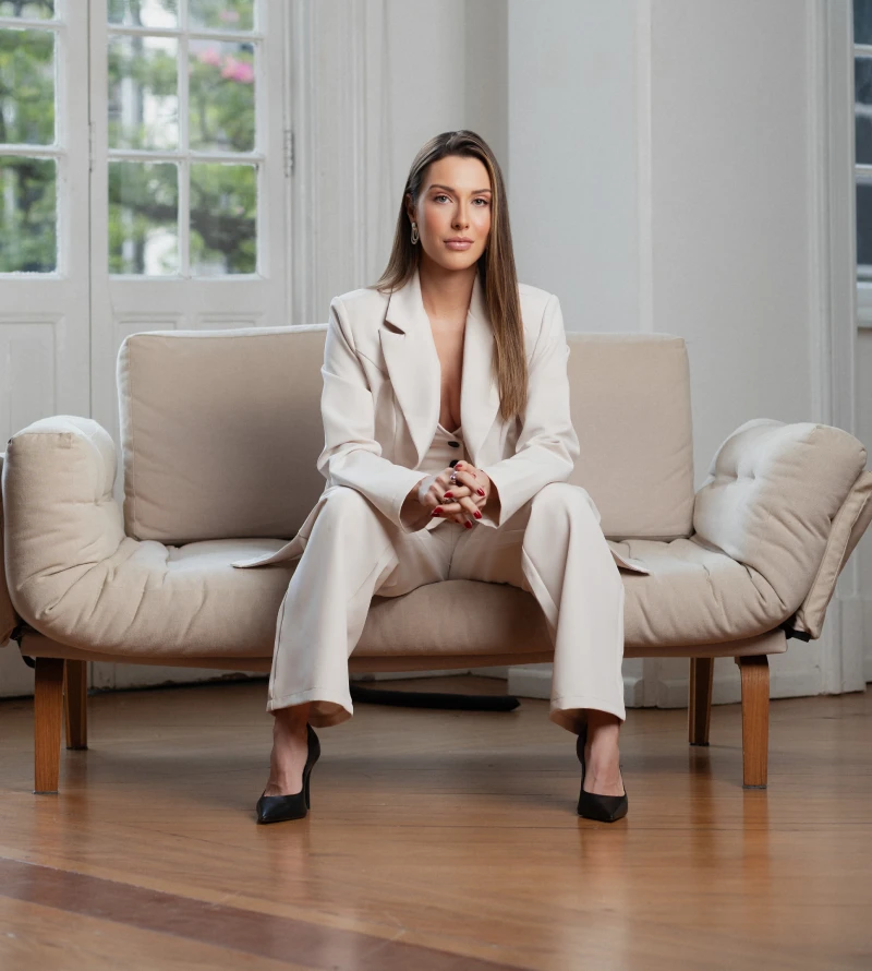 Dra. Taís Tovani em consultório